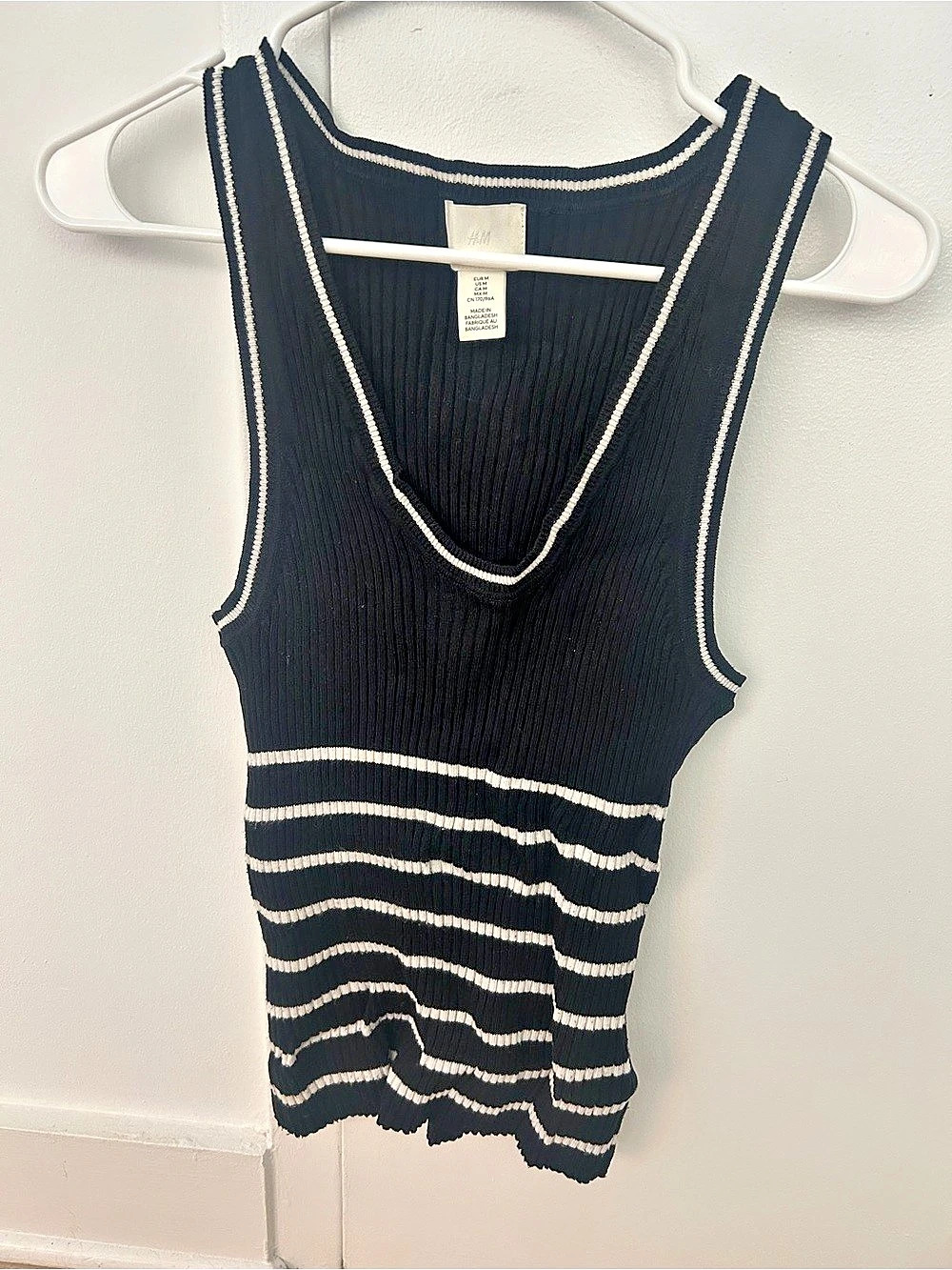 H&Medium Ribbed Striped Tank Top in Black & White Size Medium